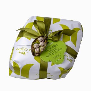 Colomba artigianale con crema al pistacchio, copertura di cioccolato bianco e decori di granella di pistacchio